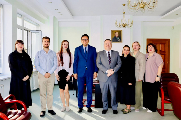 23 вересня 2025 року Київський національний лінгвістичний університет відвідала делегація Посольства Португальської Республіки в Україні на чолі з Надзвичайним і Повноважним Послом Й. В. Луїшем Мануелем Рібейро Кабасу